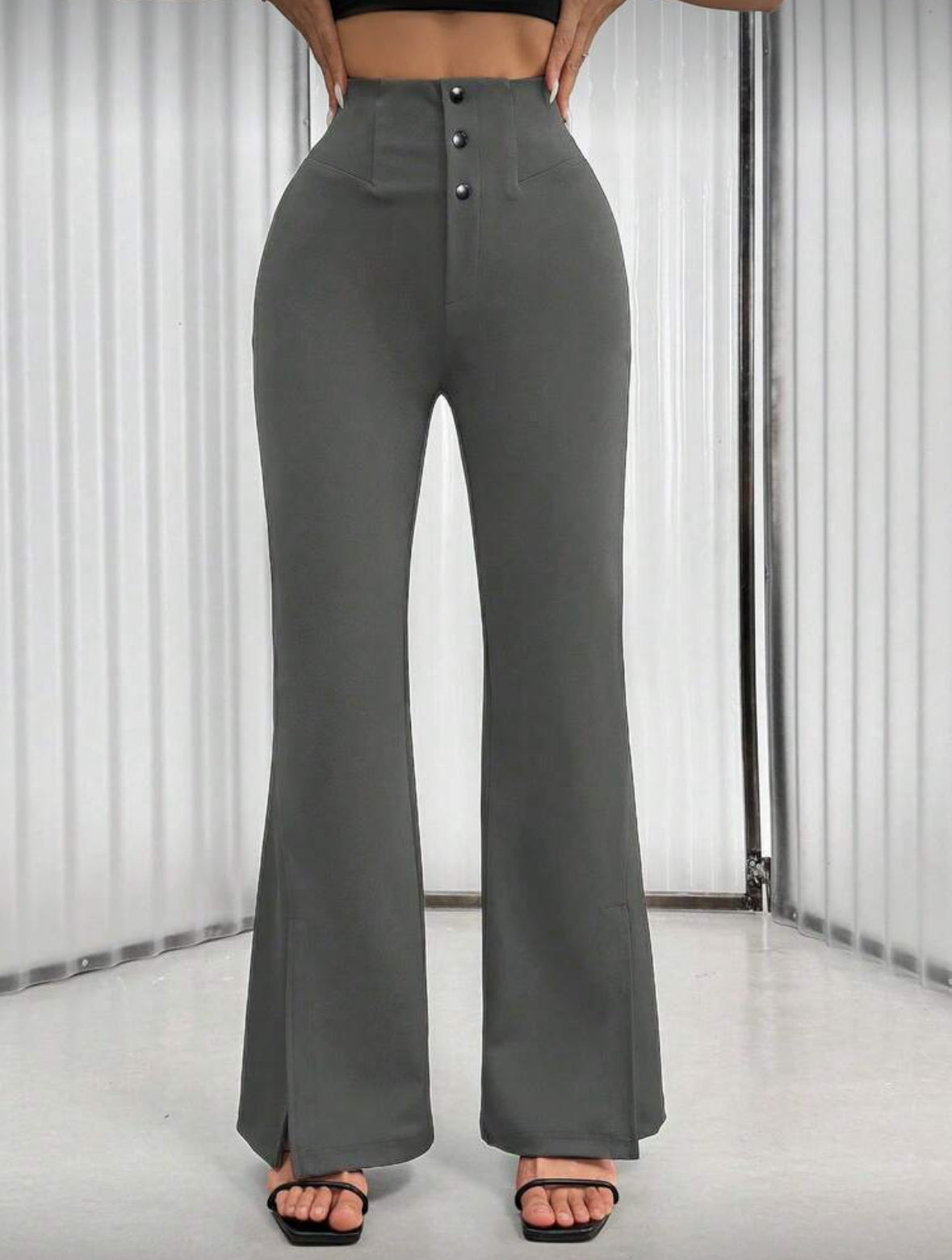 Pantalon élégant à jambe évasée