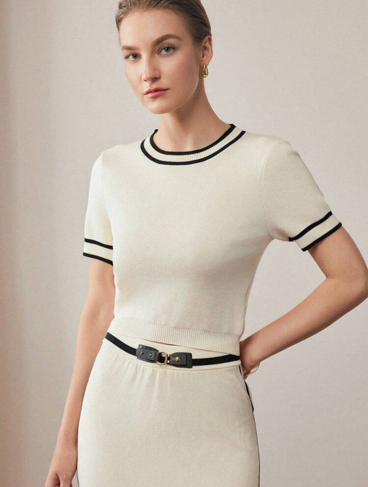HAUT EN TRICOT À MANCHES COURTES