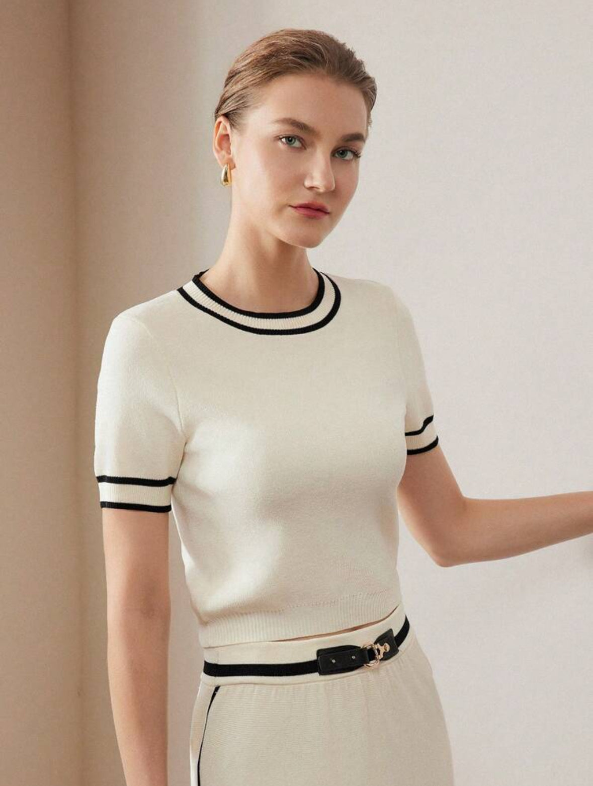 HAUT EN TRICOT À MANCHES COURTES