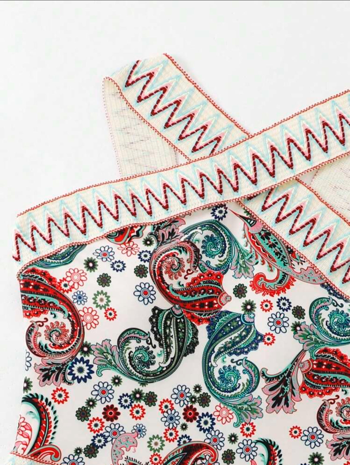 Une pièce paisley à chevron