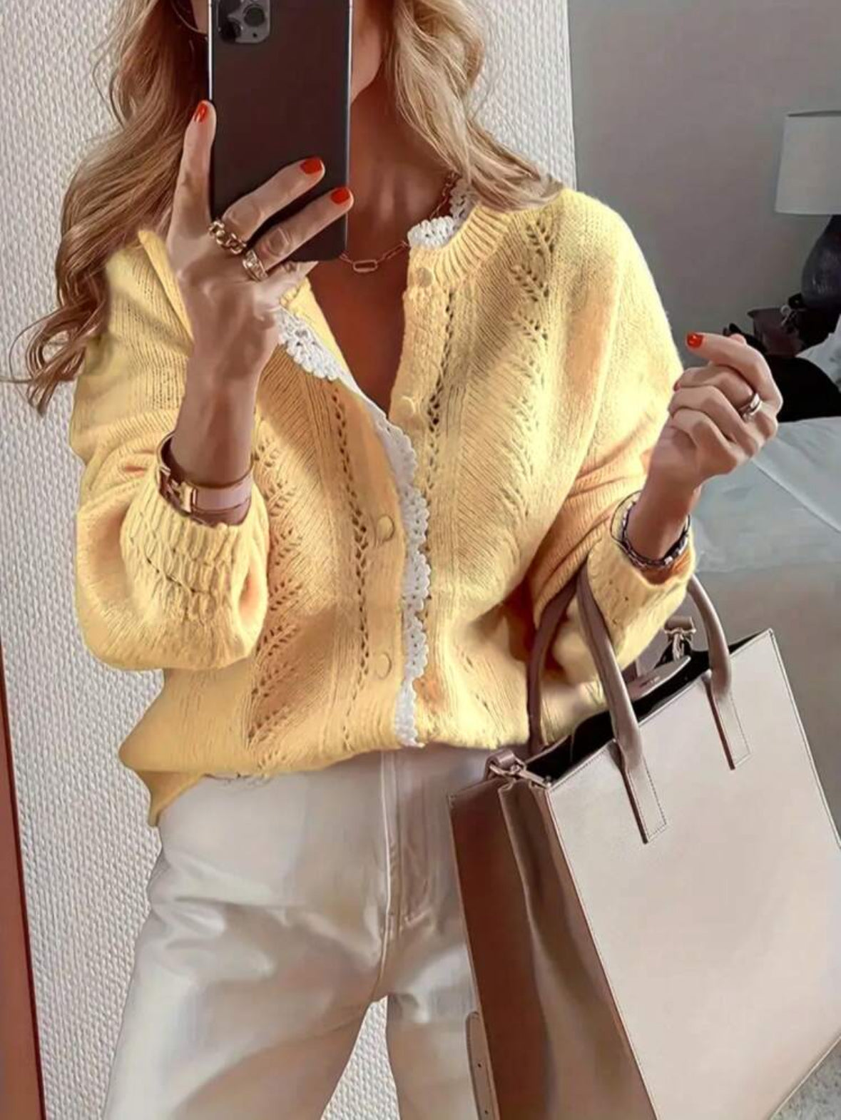 Veste tricotée avec design en dentelle Jaune