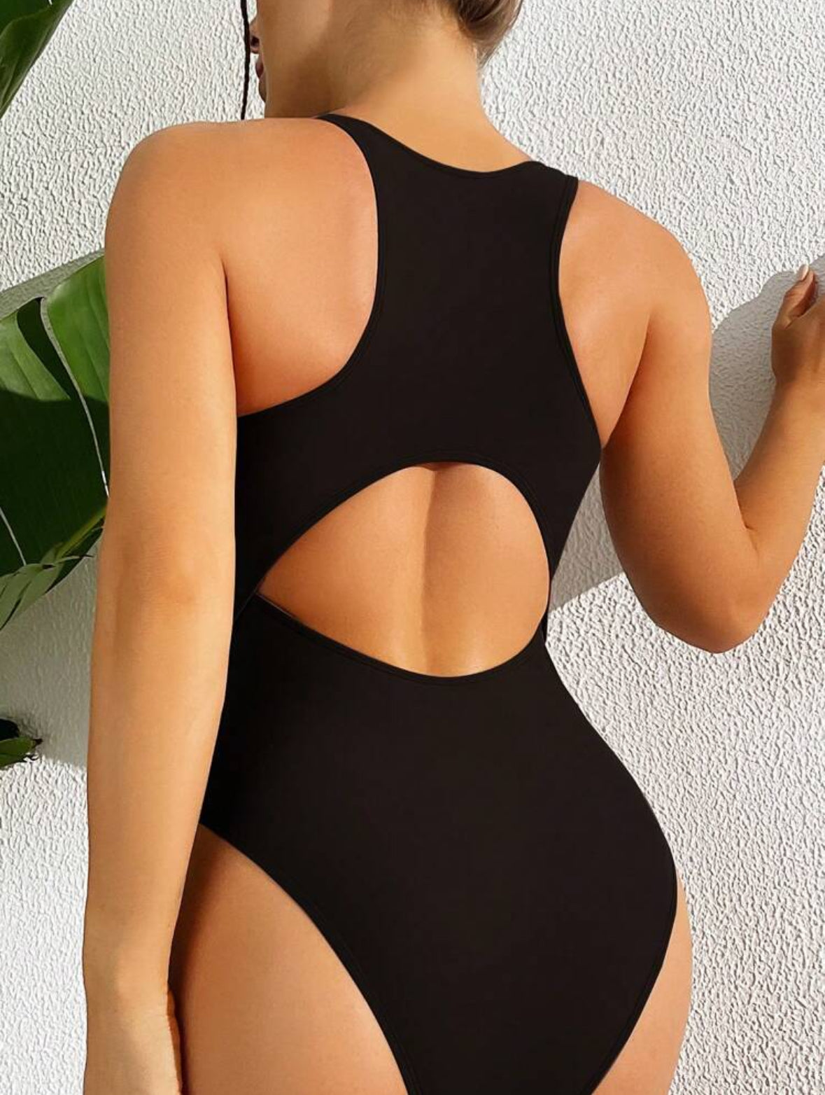 One piece hallow back