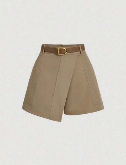Short élégant avec sangle
