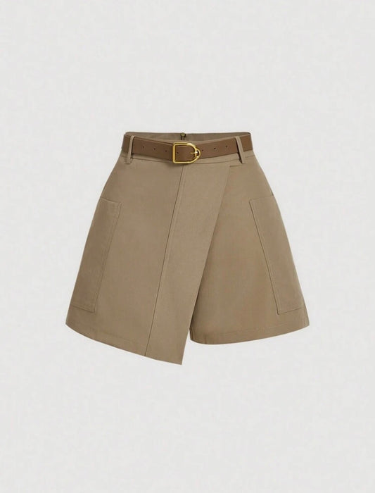 Short élégant avec sangle