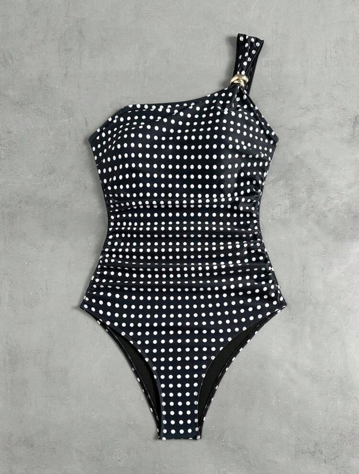 Une pièce à pois