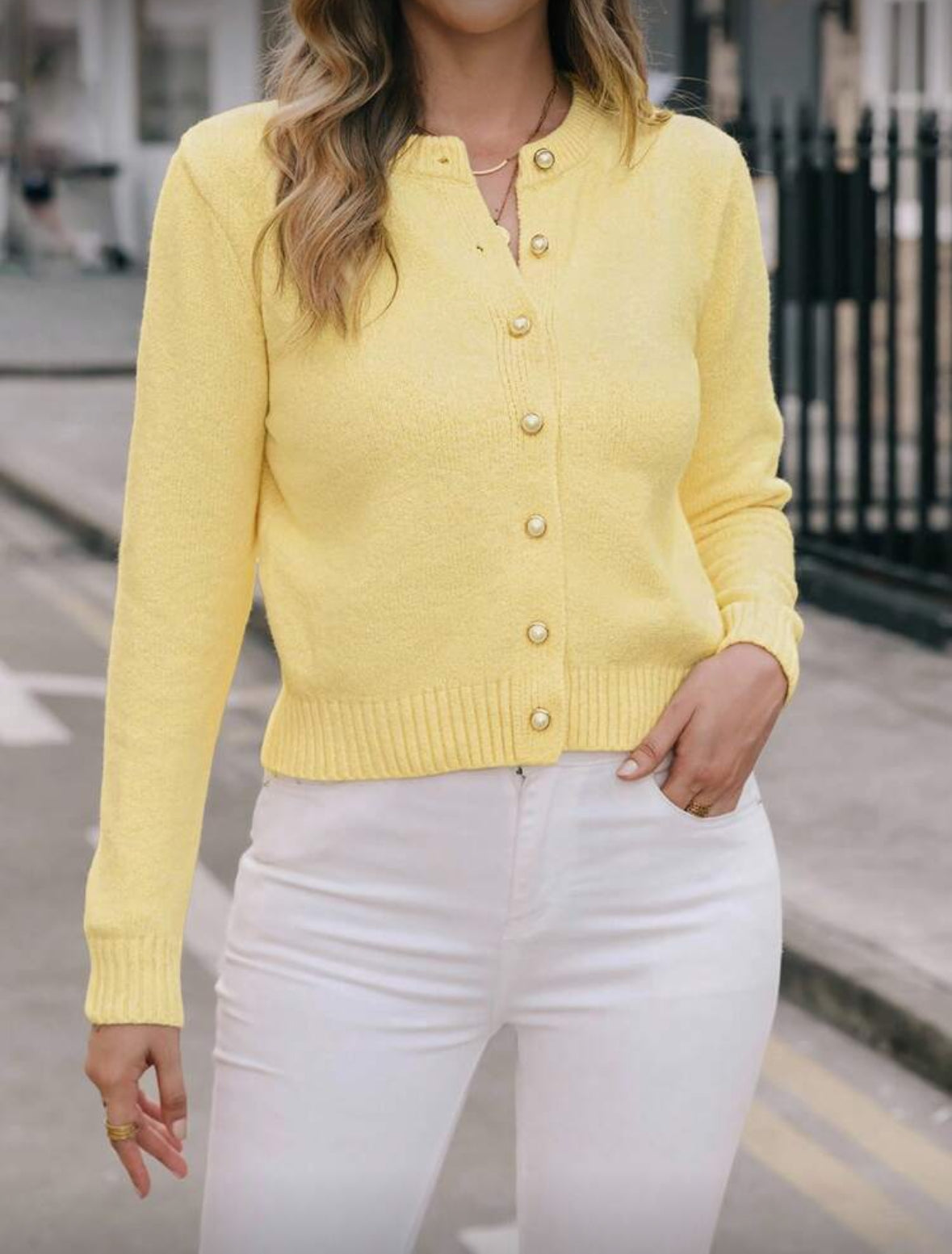 Cardigan minimaliste à col rond