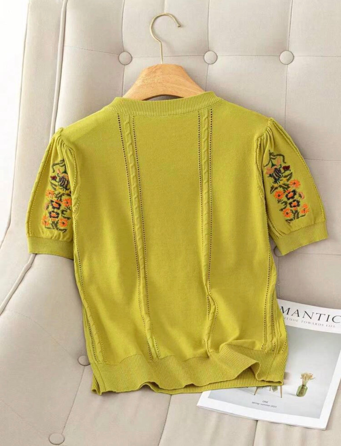 Top tricoté à manches bouffantes