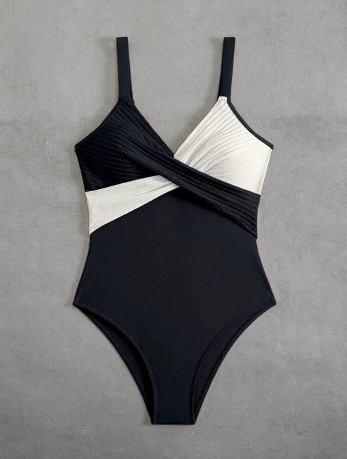 Criss-cross front (Black & white)