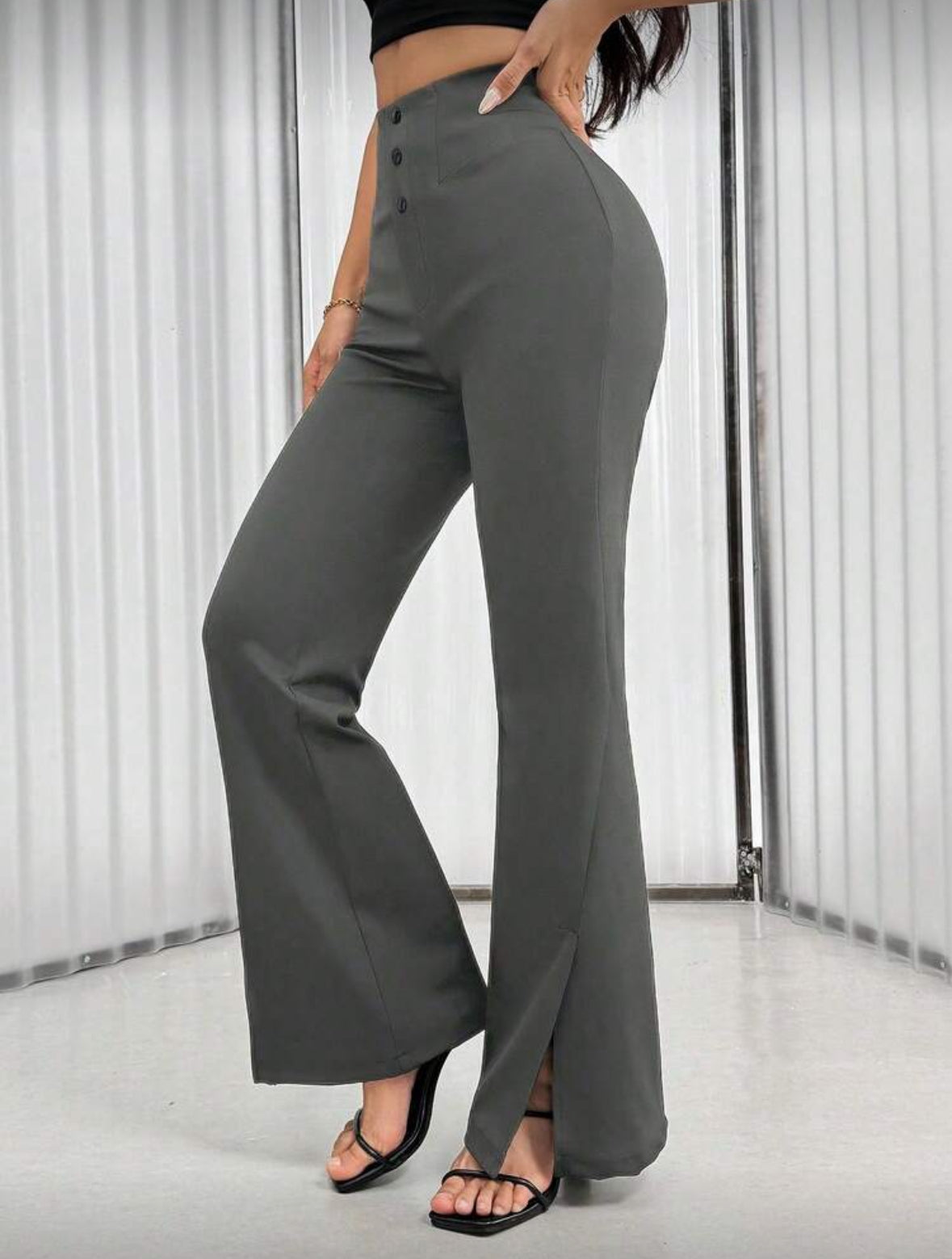 Pantalon élégant à jambe évasée