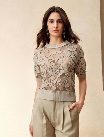 Top tricoté à fleurs
