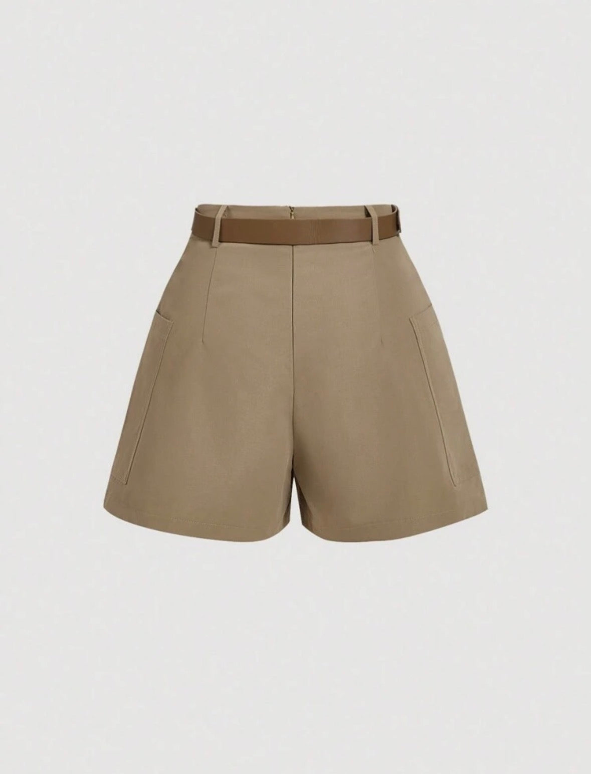 Short élégant avec sangle