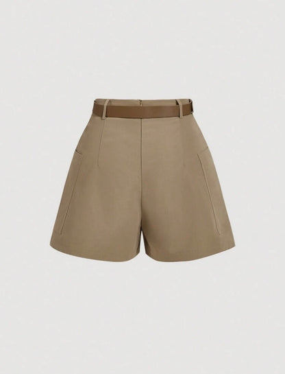 Short élégant avec sangle