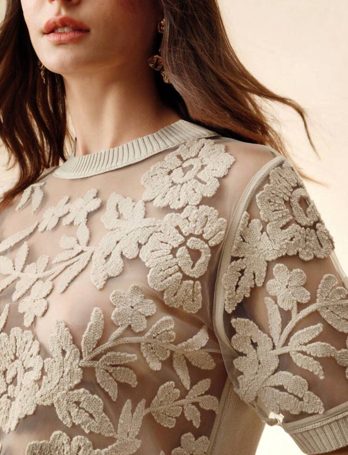 Top tricoté à fleurs