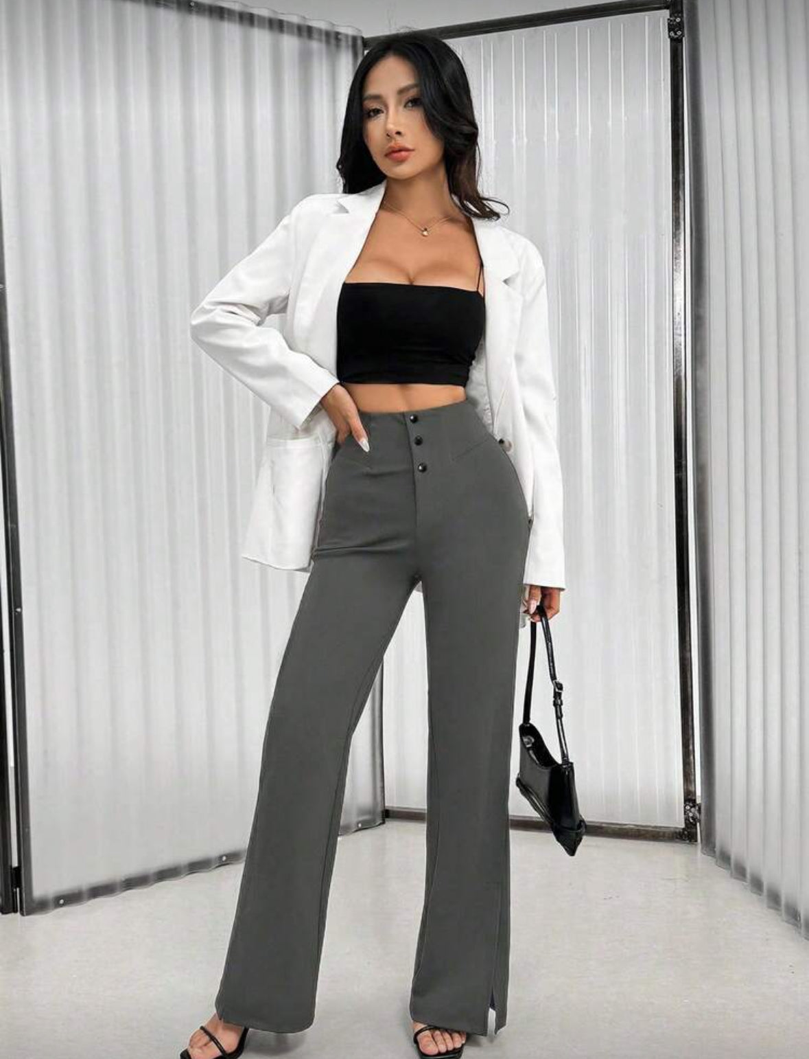 Pantalon élégant à jambe évasée