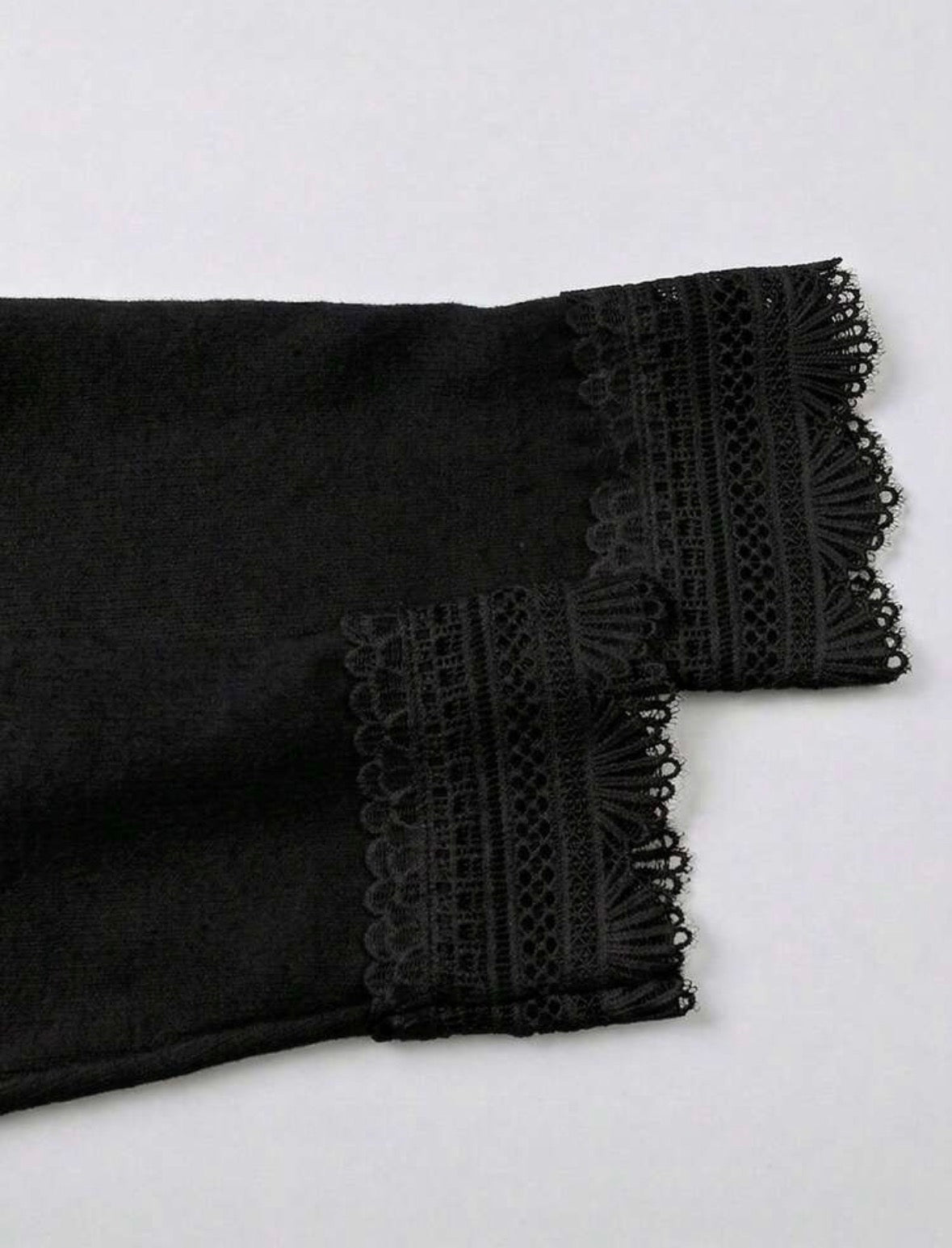 Cardigan - Bordure en dentelle (Noir)