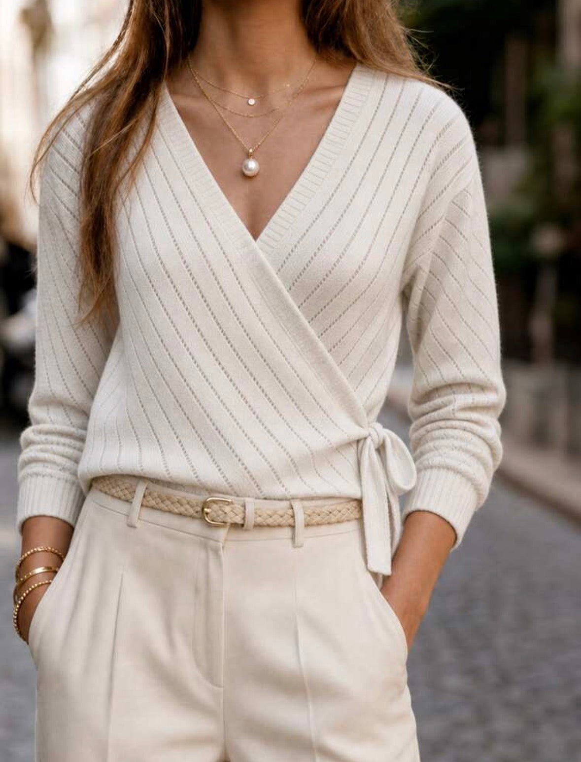 Tricot col V -  à lacets
