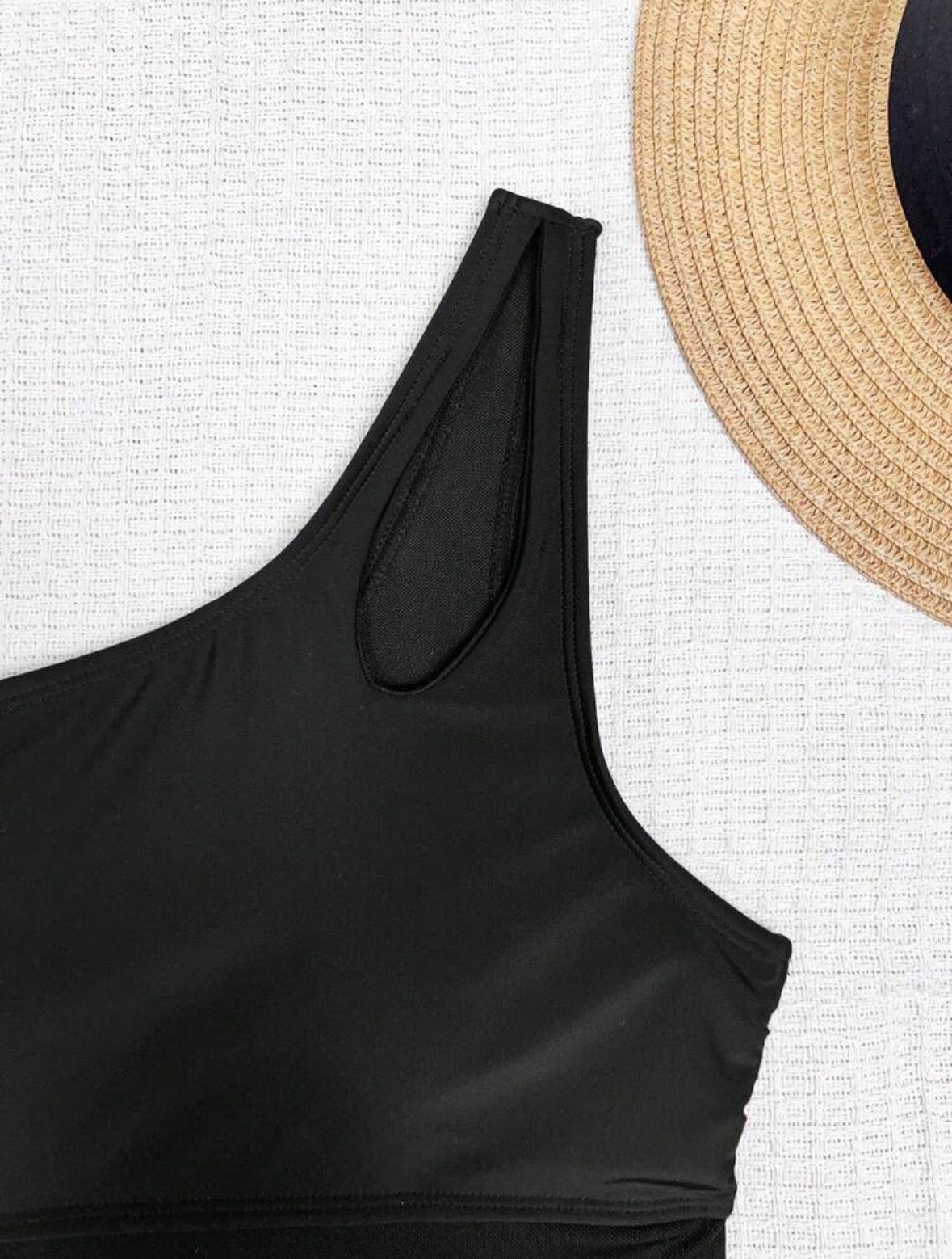 Une une pièce limited Black