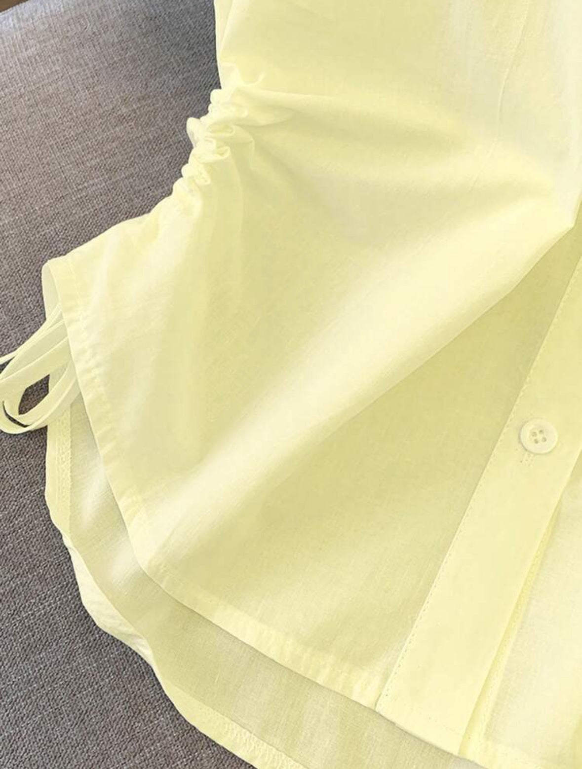 Chemise à cordon latéral