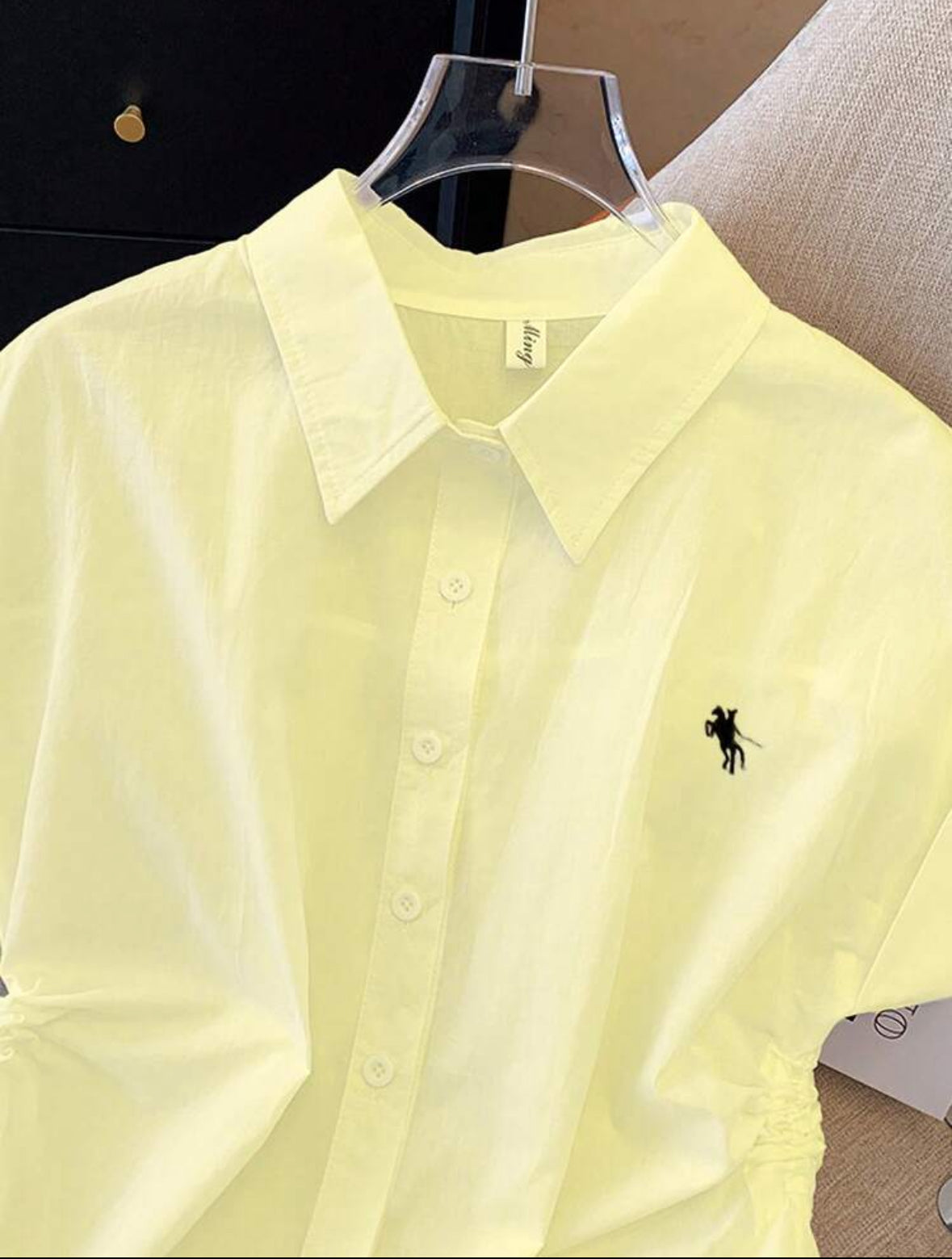 Chemise à cordon latéral